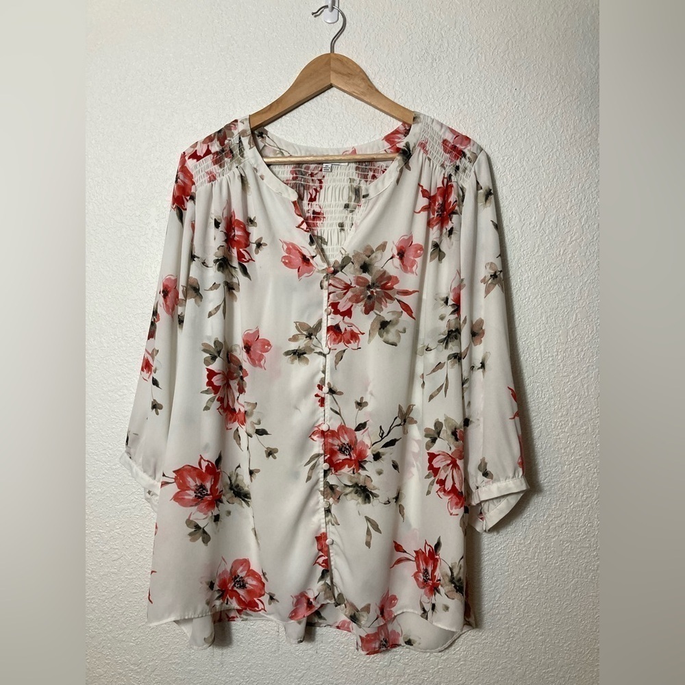 Rose + Olive 2X floral button down blouse